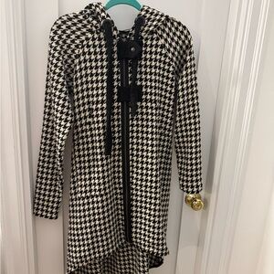 EUG Fashion Black and White Houndstooth Hooded Coat – Size Small